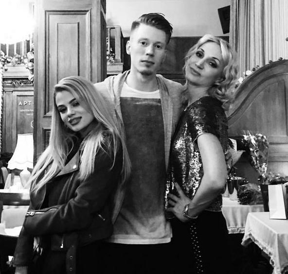 Никита Пресняков с мамой Кристиной Орбакайте и возлюбленной Аленой Никита Пресняков с мамой Кристиной Орбакайте и возлюбленной Аленой