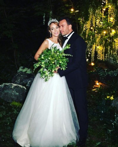 Анна Калашникова и Михаил Терехин «сыграли» свадьбу Анна Калашникова и Михаил Терехин «сыграли» свадьбу