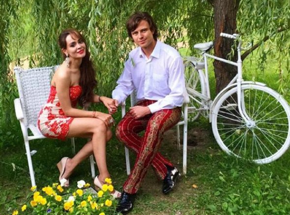 Сейчас Прохор Шаляпин и Анна Калашникова выбирают банкетный зал Сейчас Прохор Шаляпин и Анна Калашникова выбирают банкетный зал