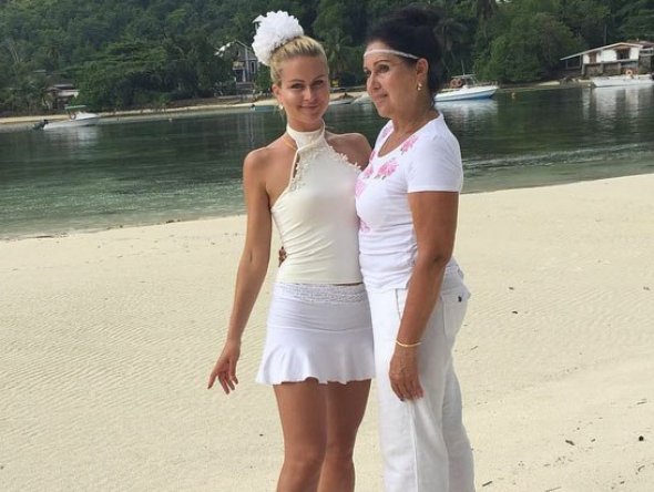 Марина Африкантова со своей мамой Марина Африкантова со своей мамой