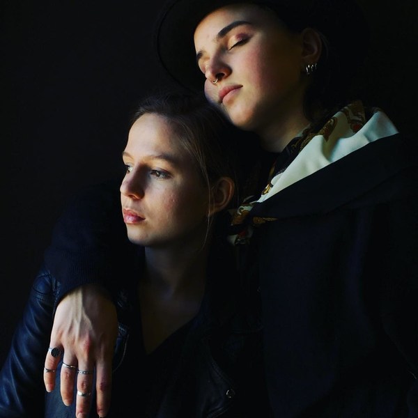 Анна с младшей сестрой своего жениха Георгия Толордавы Анна с младшей сестрой своего жениха Георгия Толордавы