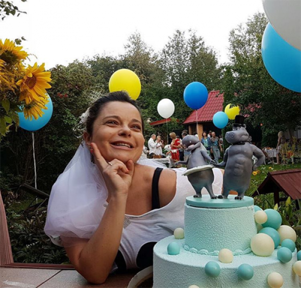 На годовщие Королевой и Глушко не обошлось без свадебного торта