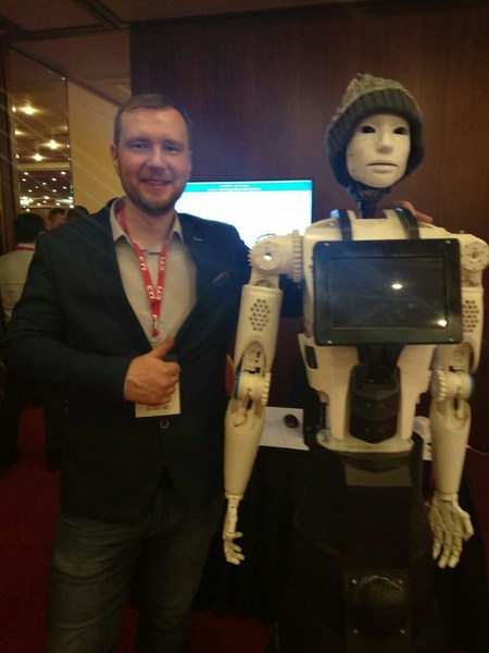 Сергей со своим роботом