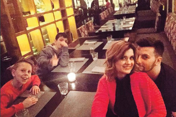 Анастасия с женихом Богданом, сыном Юрой и сводным братом Андреем Анастасия с женихом Богданом, сыном Юрой и сводным братом Андреем