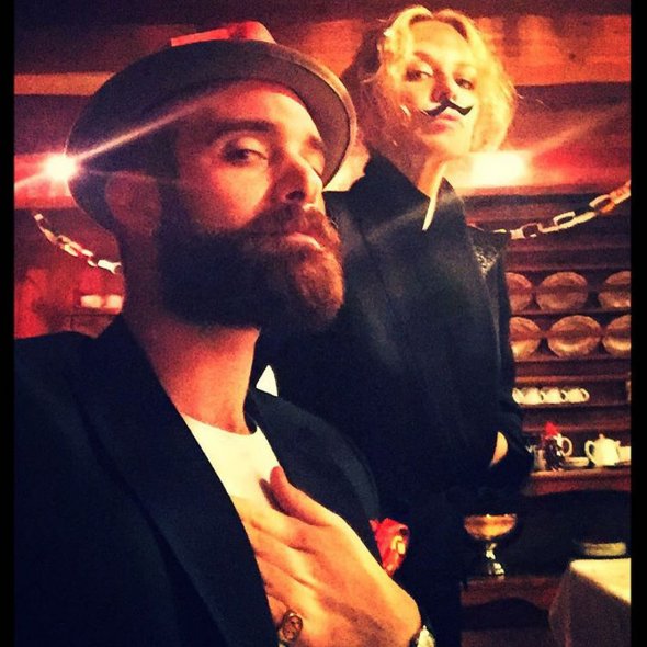 Миноуг со своим женихом Джошуа Зассе