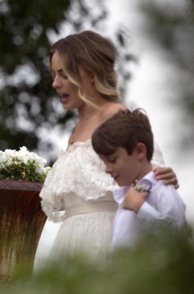 Марго Робби со своим племянником