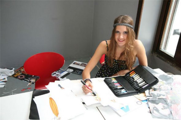 Модный дизайнер молодежной одежды Кира Пластинина собралась замуж Модный дизайнер молодежной одежды Кира Пластинина собралась замуж