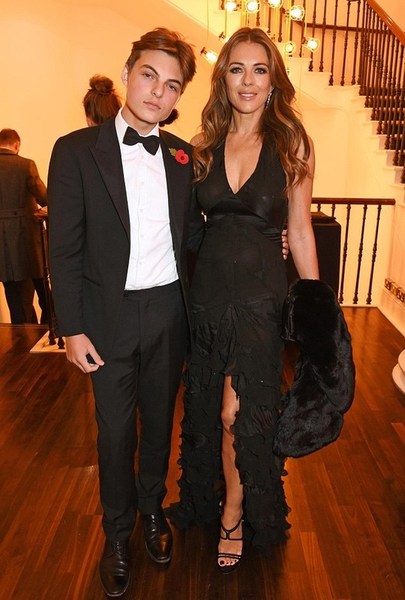 Элизабет Херли с сыном Дэмианом