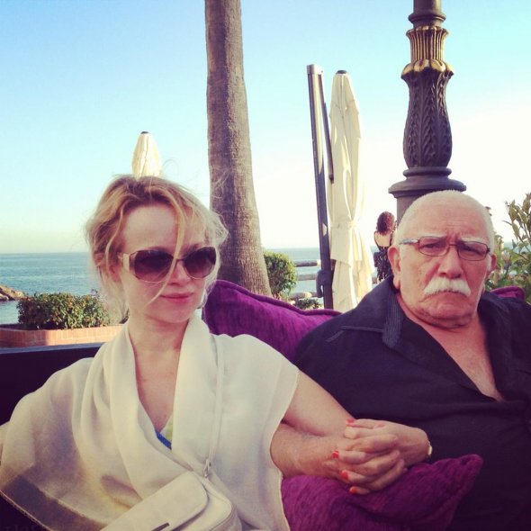 Армен Джигарханян с супругой Виталиной Цымбалюк-Романовской