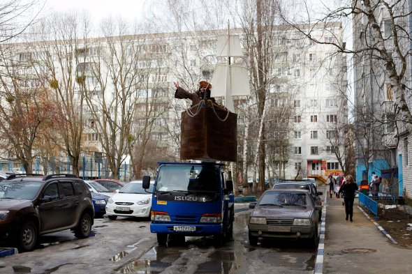 Житель Ставрополя отправился в ЗАГС в образе Джека Воробья