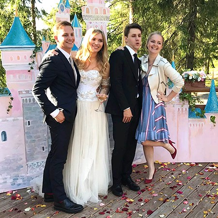 Свадьба внучки Алисы Фрейндлих была организована по сценарию сказки «Спящая красавица» Свадьба внучки Алисы Фрейндлих была организована по сценарию сказки «Спящая красавица»