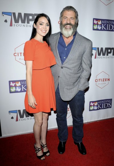 Мел Гибсон со своей будущей женой Розалиндой Росс