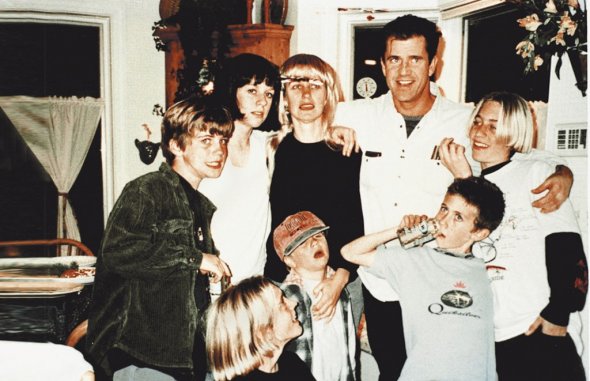 Мел Гибсон со своими детьми: Ханной, близнецами Эдвардом и Кристианом, Вили, Луи, Майло и Томми