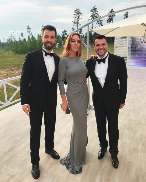 Эмин Агаларов с певцом Денисом Клявером и его супругой Эмин Агаларов с певцом Денисом Клявером и его супругой