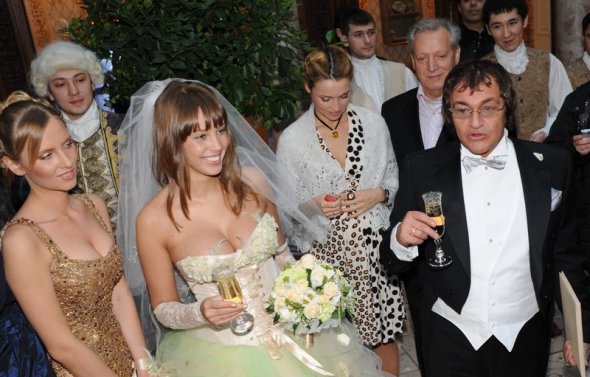 Полина и Дмитрий Дибровы поженились 28 марта 2009 года Полина и Дмитрий Дибровы поженились 28 марта 2009 года