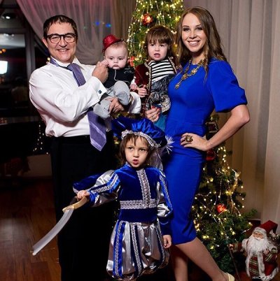 В четвертом браке у Диброва родились трое сыновей В четвертом браке у Диброва родились трое сыновей