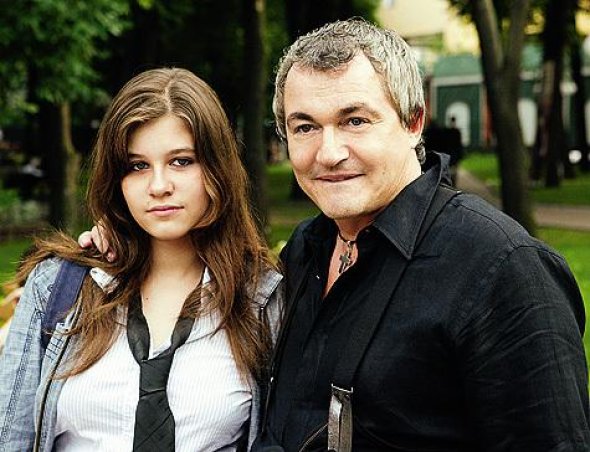 Дмитрий Дибров со своей дочкой от второго брака Ладой Дмитрий Дибров со своей дочкой от второго брака Ладой