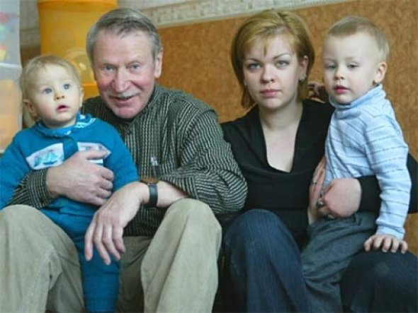 Иван Краско с третьей супругой Натальей Вяль и сыновьями Иван Краско с третьей супругой Натальей Вяль и сыновьями