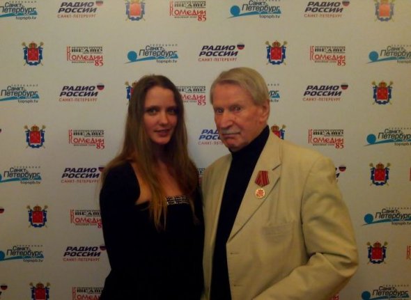 84-летний Иван Краско с 24-летней невестой Натальей Шевель 84-летний Иван Краско с 24-летней невестой Натальей Шевель