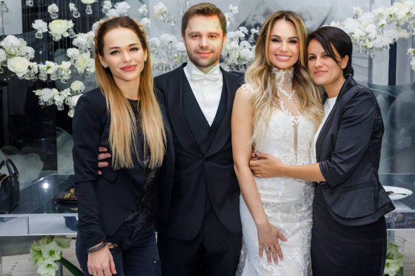 Организацией праздника, как и обещала, занялась близкая подруга актера Анна Хилькевич Организацией праздника, как и обещала, занялась близкая подруга актера Анна Хилькевич