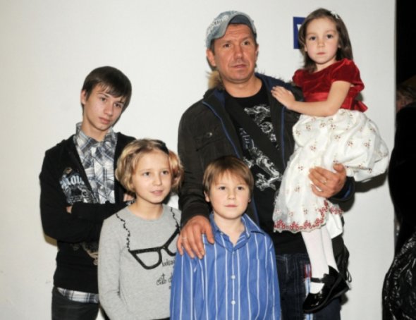 Сергей Кристовский с детьми