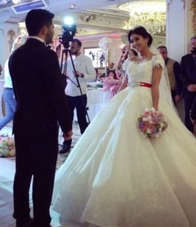 Для торжества Фаргана Гасанова купила два шикарных свадебных платья