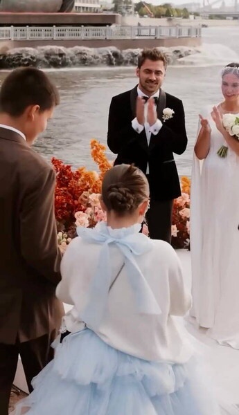 дети Агаты от брака с Прилучным вынесли кольца молодоженам