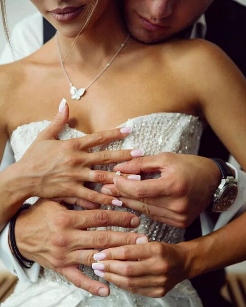 на свадебных фото Прилучного с Брутян все увидели, что он свел тату, посвященное Агате