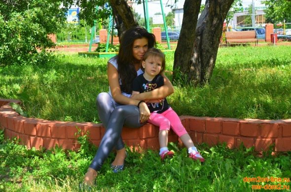 Катя Жужа с дочкой Николь