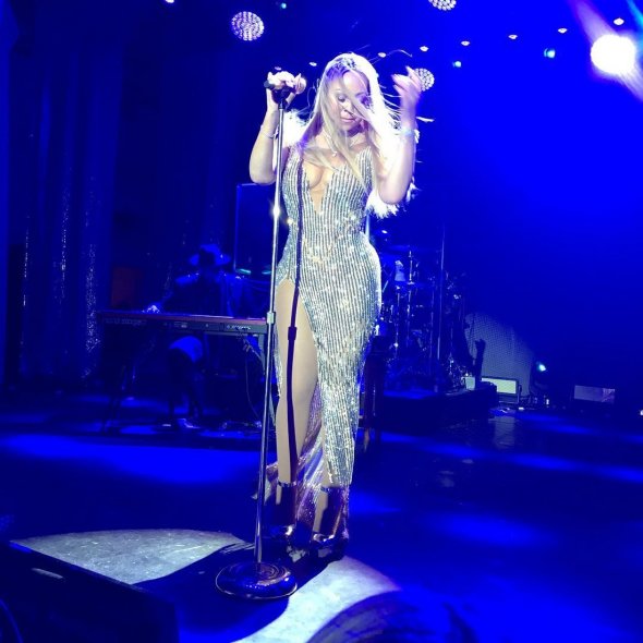 Спеть для молодоженов прилетела Мэрайя Керри