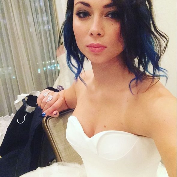 Настасья Самбурская примерила свадебное платье от Vera Wang