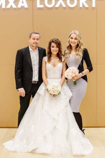 Галина Ржаксенская с мужем Евгением Громовым и модным свадебным организатором Анной Городжей