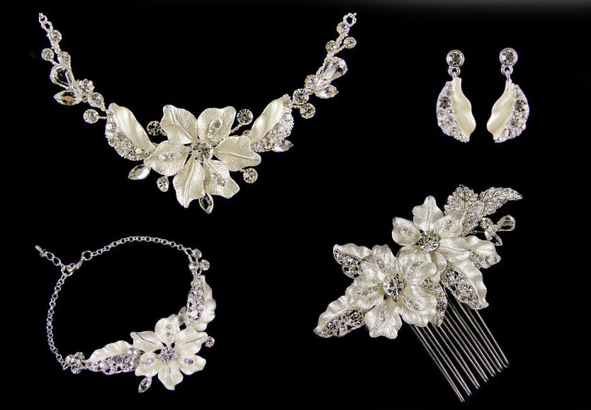комплект украшений для невесты