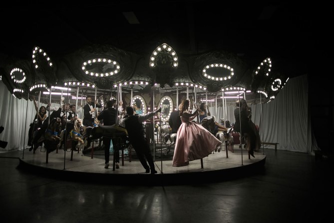 Оганян подарил на свадьбу жене настоящую карусель