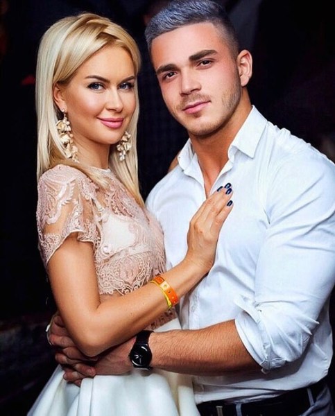 Поклонники Африкантовой и Капаклы считают, что их свадьба состоится уже этим летом