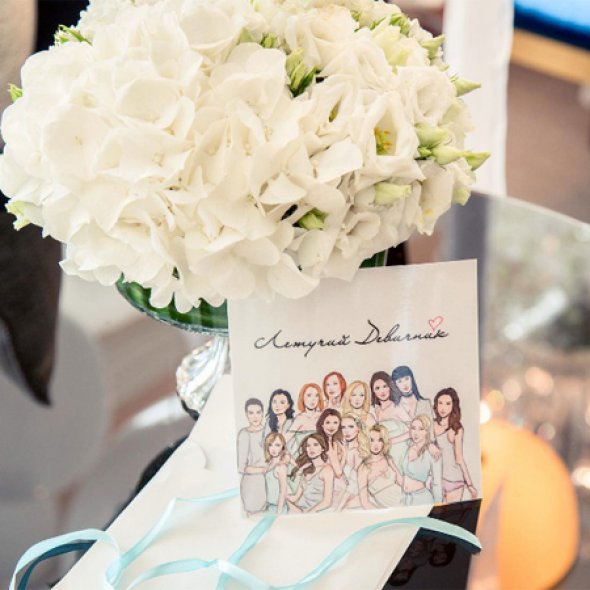 Даже приглашения на вечеринку Летучая продумала до мелочей Даже приглашения на вечеринку Летучая продумала до мелочей