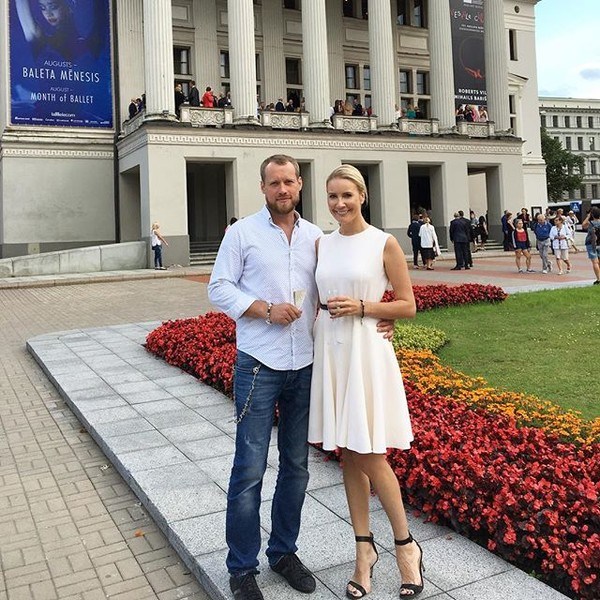 Елена Летучая со своим женихом Юрием Анашенковым Елена Летучая со своим женихом Юрием Анашенковым