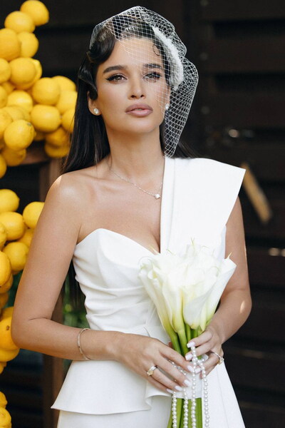 в ЗАГС Ксения Бородина надела свадебный комбинезон