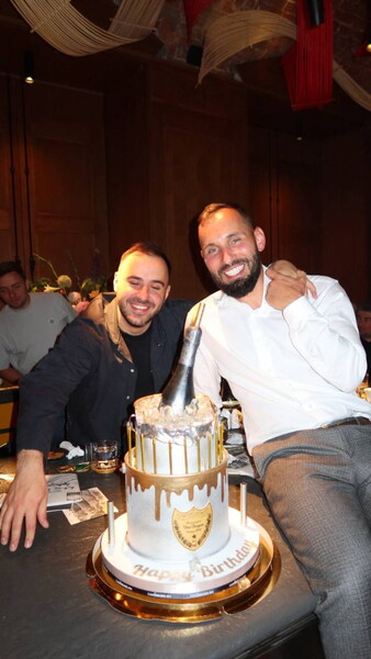 Праздничный торт на дне рождения Николая Сердюкова