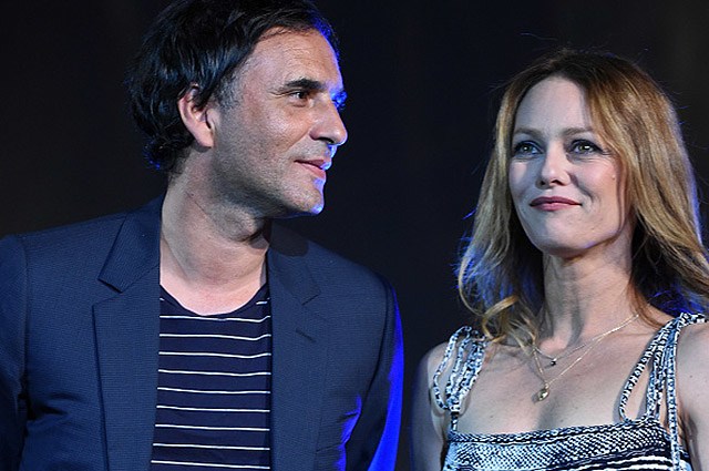 Ванесса Паради со своим женихом режиссером Самюэлем Беншетри