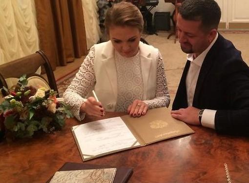 Марина Девятова и Алексей Пигуренко поженились 28 октября 2016 года в Кутузовском ЗАГСе