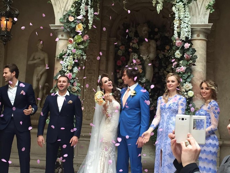 Прохор Шаляпин и Анна Калашникова перенесли дату свадьбы Прохор Шаляпин и Анна Калашникова перенесли дату свадьбы