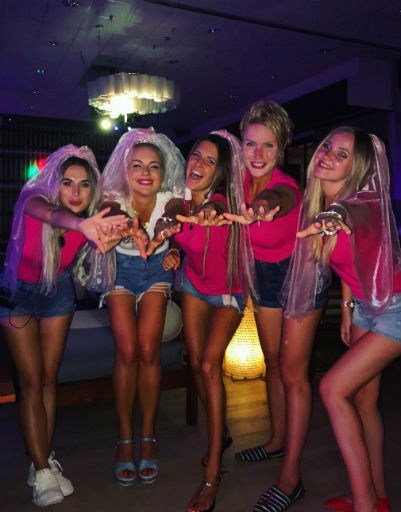 Африкантова устроила девичник на Сейшелах