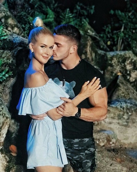 Марина Африкантова со своим женихом Романом Капаклы