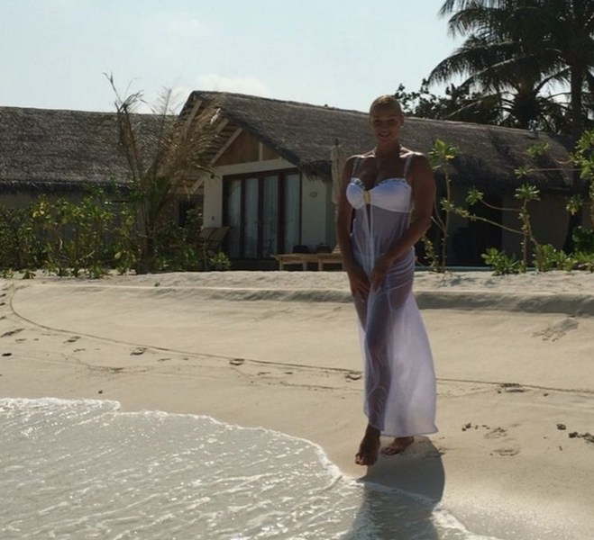 крещенское купание Анастасии Волочковой в Индийском океане