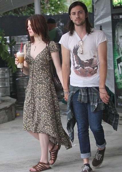 Фрэнсис Бин Кобейн и её возлюбленный Исайя Сильва Фрэнсис Бин Кобейн и её возлюбленный Исайя Сильва