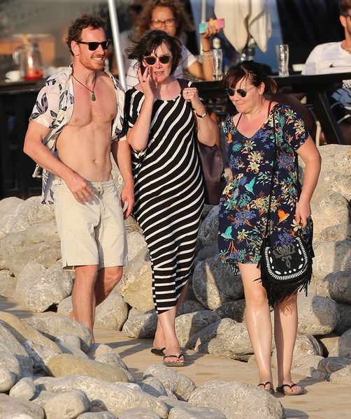 Майкл Фассбендер со своей матерью и сестрой