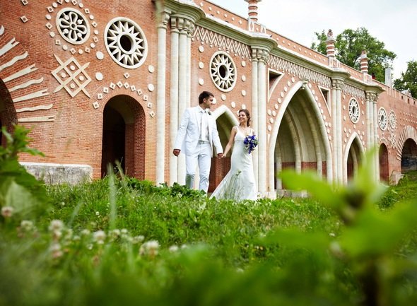 Царицыно — одно из самых популярных мест для свадебных прогулок и фотосессий Царицыно — одно из самых популярных мест для свадебных прогулок и фотосессий