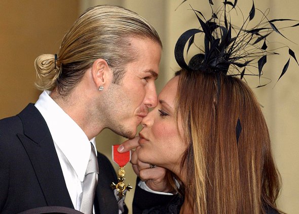 Дэвид и Виктория Бекхэм отметили 17-ю годовщину свадьбы Дэвид и Виктория Бекхэм отметили 17-ю годовщину свадьбы