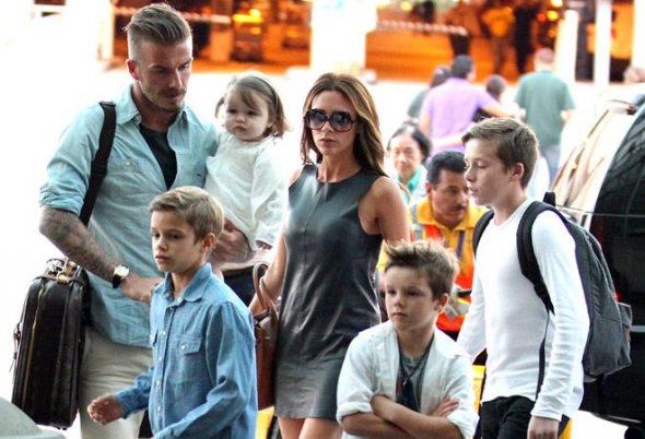 Дэвид и Виктория Бекхэм со своими детьми Дэвид и Виктория Бекхэм со своими детьми